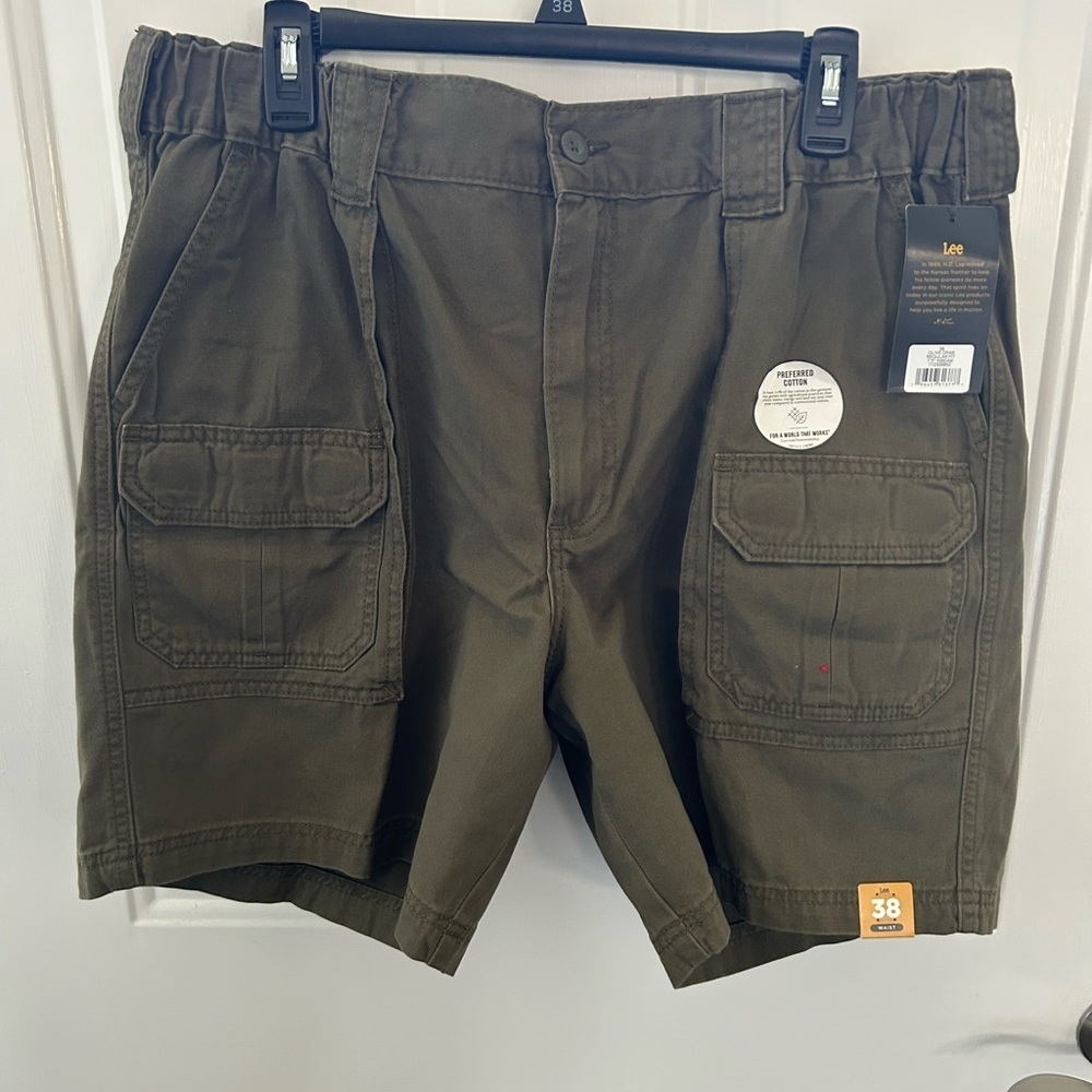 NWT Men's Lee Olive Green Cargo Short Size 38